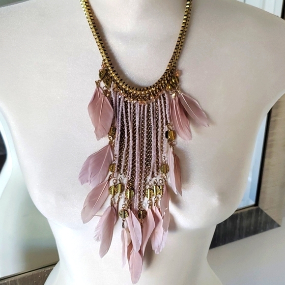 Gorgeous feathered necklace - Picture 2 of 4